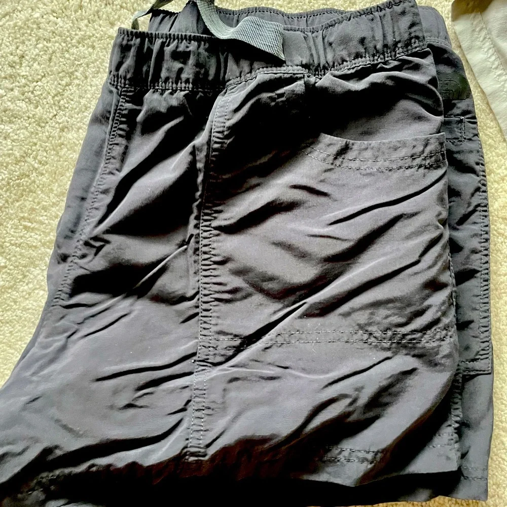 The North Face The Women's Class V Belted Shorts size large flash dry nylon - Picture 2 of 2
